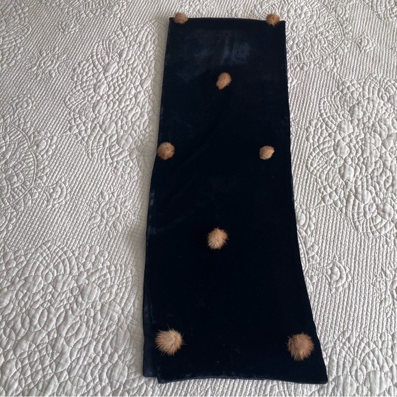 EUC double sided black silk/velvet scarf with brown mink accents - Picture 2 of 6